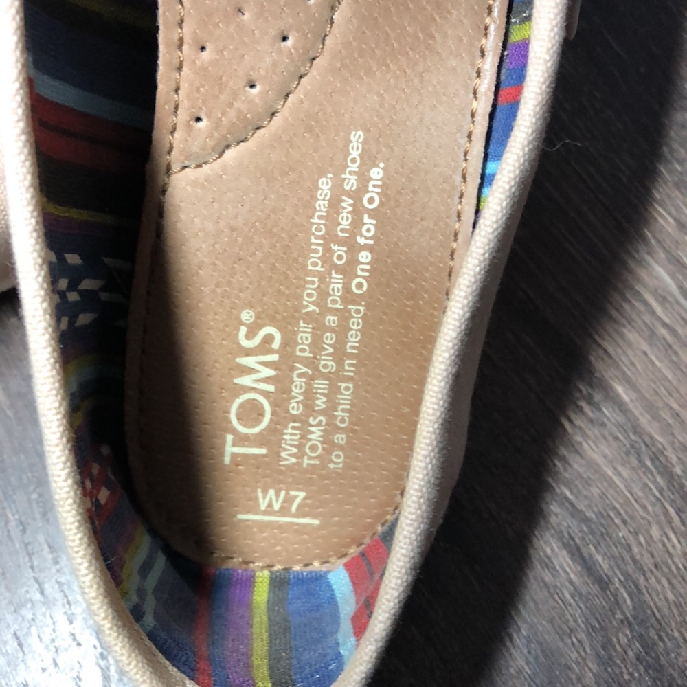 TOMS - Picture 8 of 10
